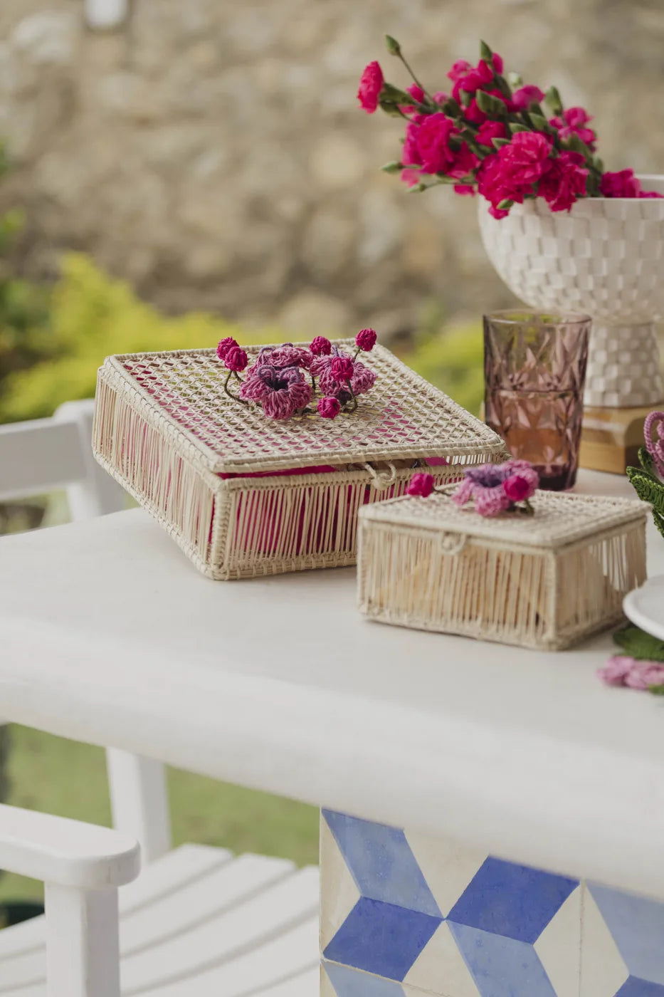 Caja Flore Rosada Mediana - ambiente 2